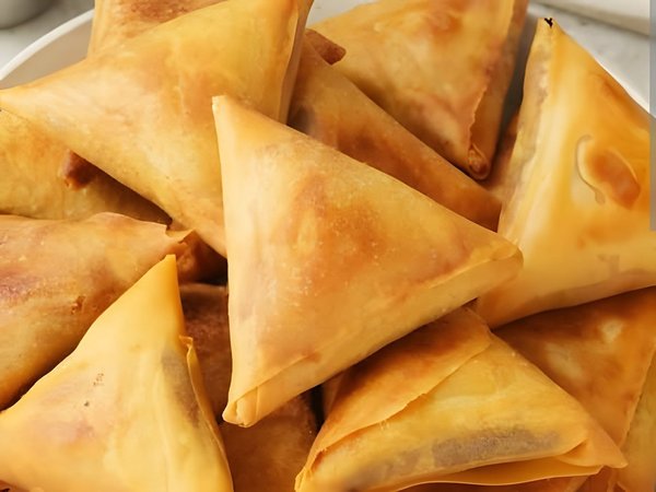 Samosa (Vegetarisch, 6 Stück)